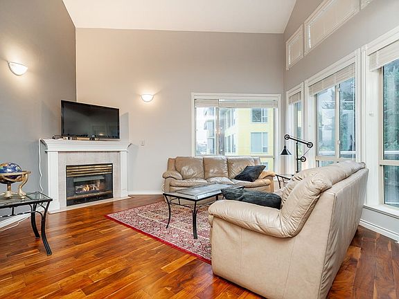 2nd image of 2575 Ware St #401