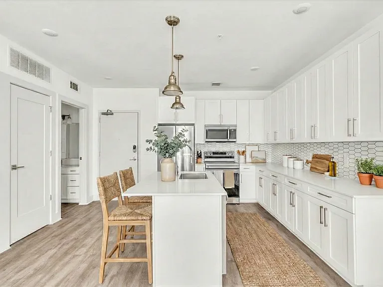 The Lowe — Photo 25