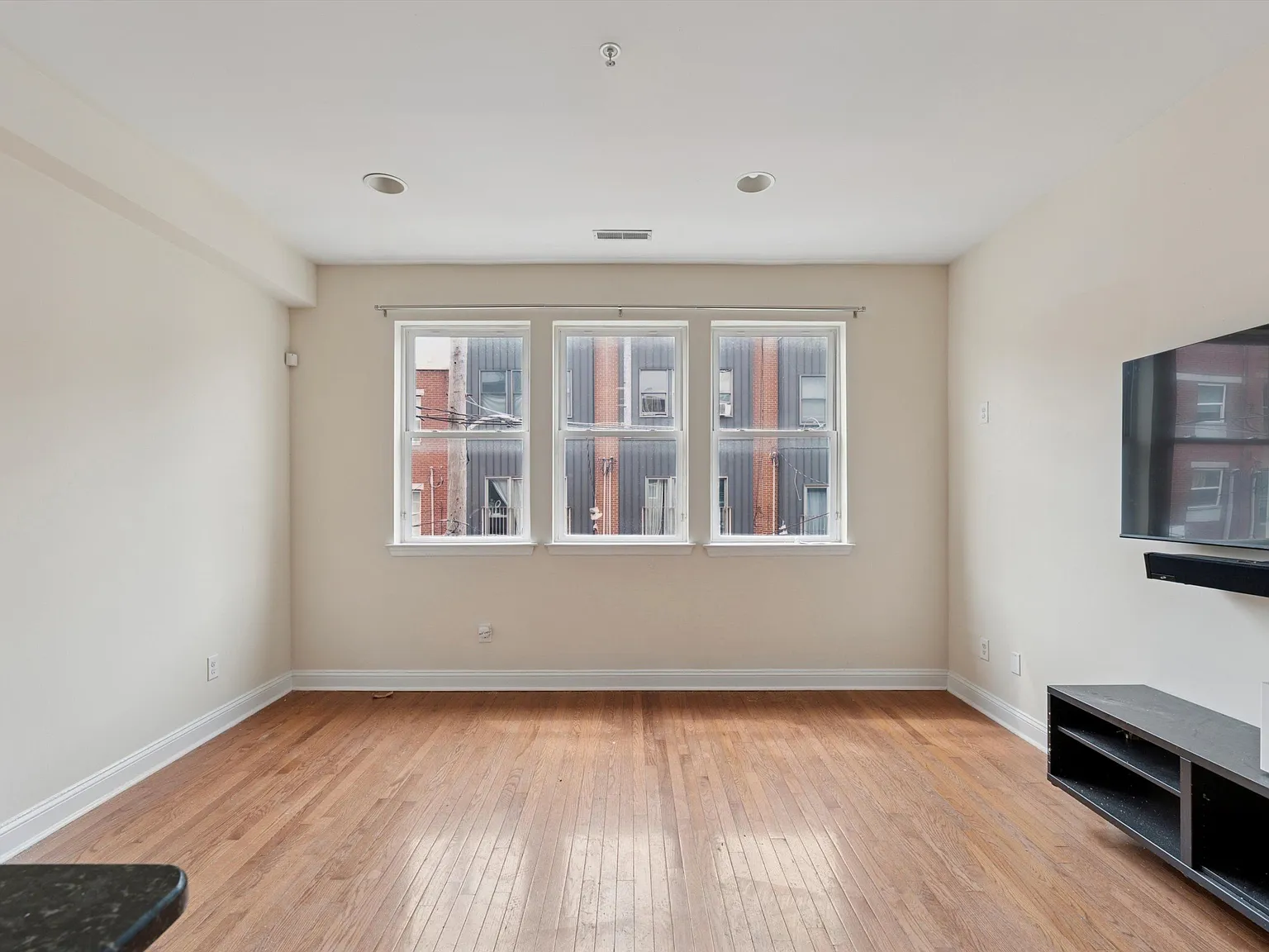 4 bed, 1600 sqft, $1,800 — Photo 3