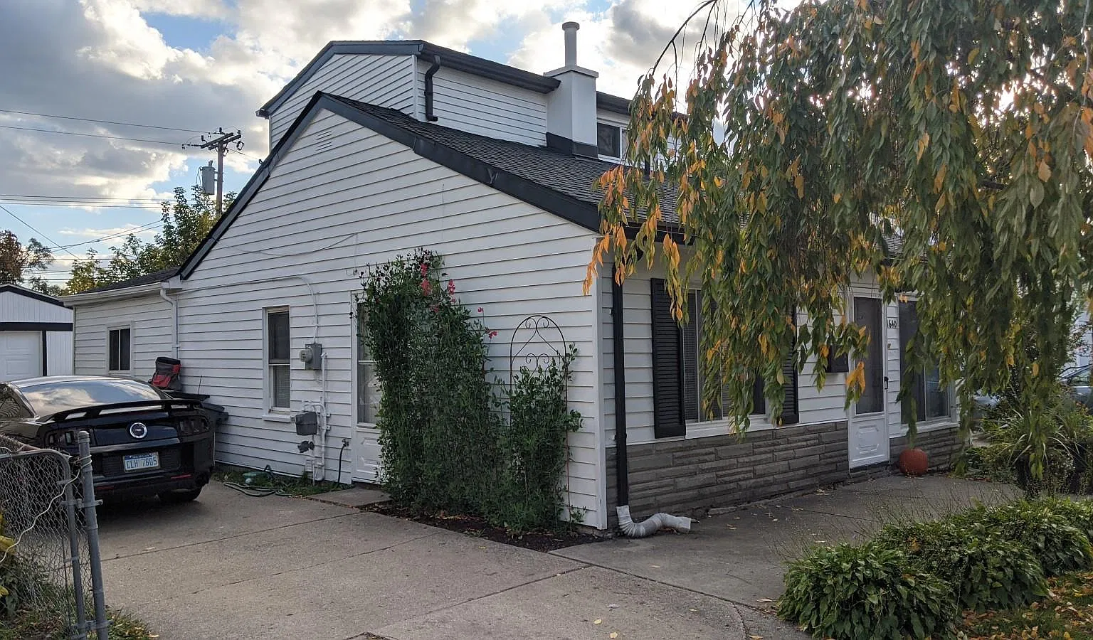 1640 Jarvis St — Photo 2