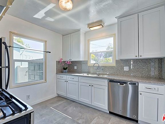 5th image of 2733 Butler Ave