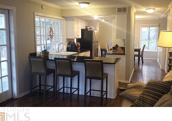4th image of 3200 Cedar Knoll Dr