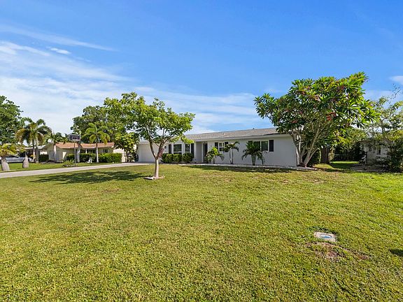 2nd image of 871 Entrada Dr S
