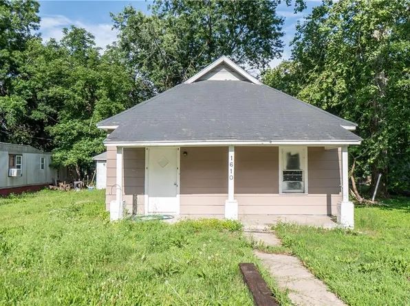 1610 N 3rd St, Neodesha, KS 66757