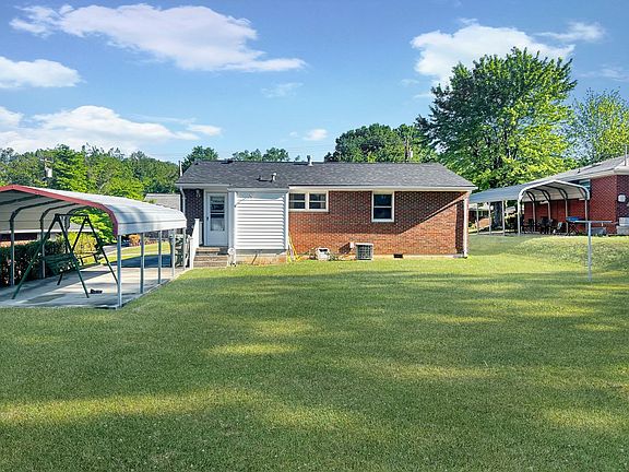 4th image of 223 Meadowbrook Dr