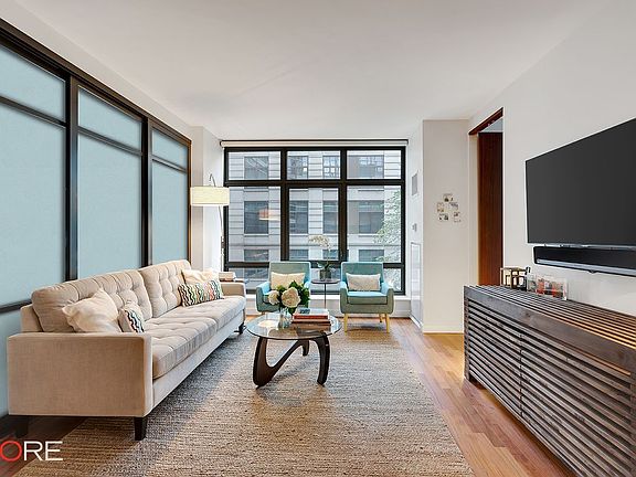 2nd image of 1 Morton Sq APT 4AW