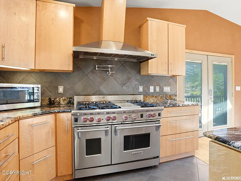 2100 Churchill Dr — Photo 17