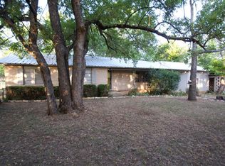 404 W Burbank St, Fredericksburg, TX 78624