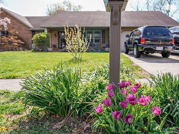 3rd image of 784 Kelly Dr