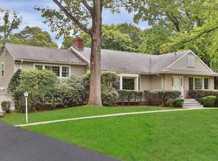 45 Old Farm Rd S, Pleasantville, NY 10570