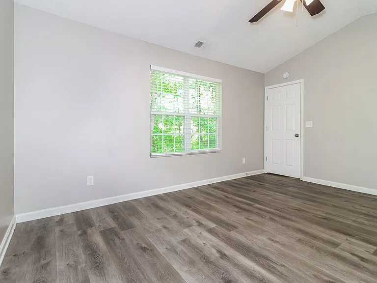 1015 Amelia Grove Ln — Photo 9