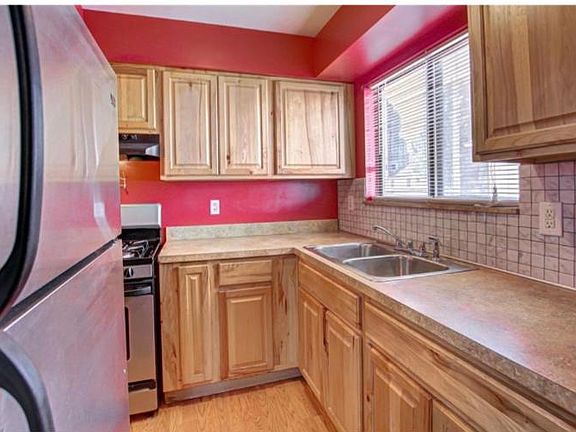 2nd image of 13308 Wainfleet Ave