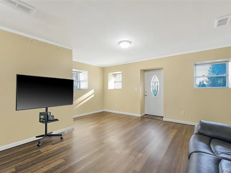 73 Cherry Ave — Photo 7