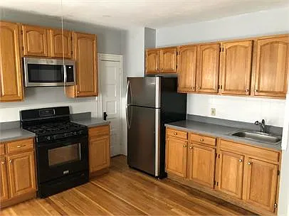 107 Gold St #1B — Photo 3