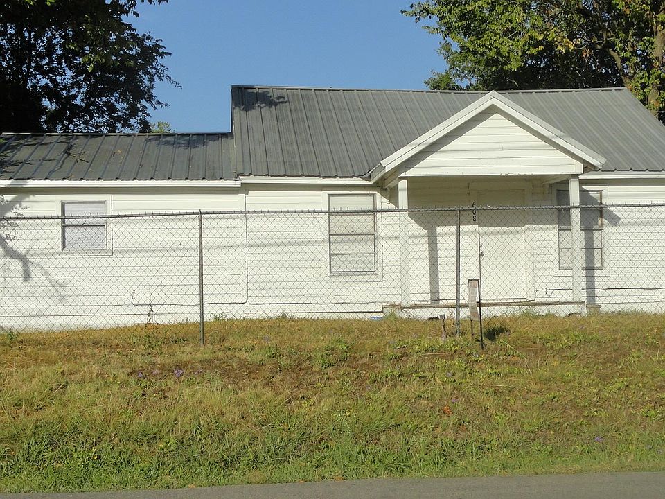 1st image of 608 E Navasota St