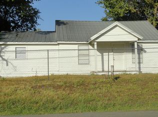 608 E Navasota St, Groesbeck, TX 76642