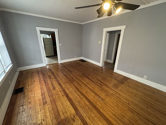 2nd image of 122 E Mary St