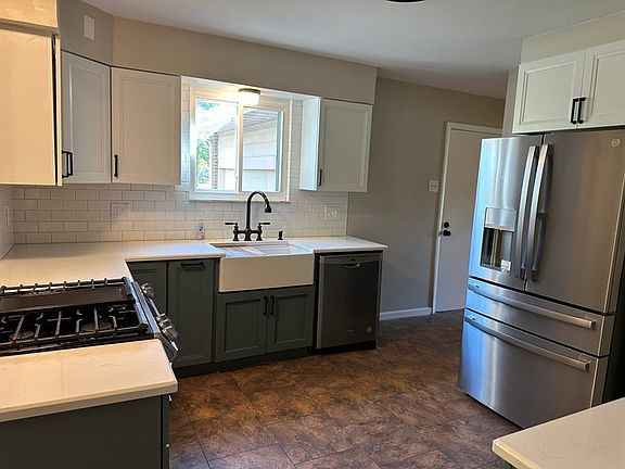 2nd image of 7 Dana Dr