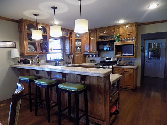 3rd image of 302 E 17th St