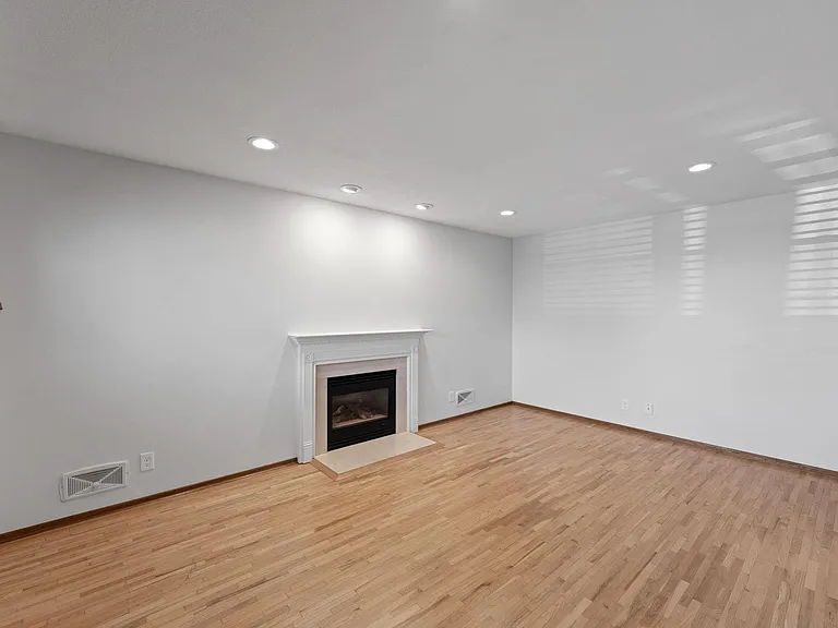 4237 Ottawa Ave S — Photo 2