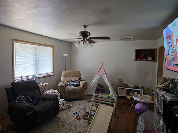 3rd image of 502 20th Ave NW