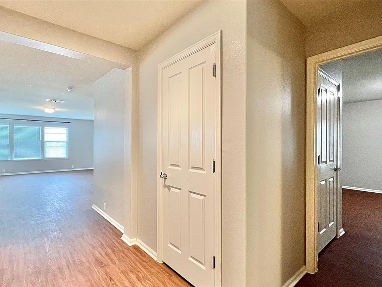 784 Kingfisher Ln — Photo 5