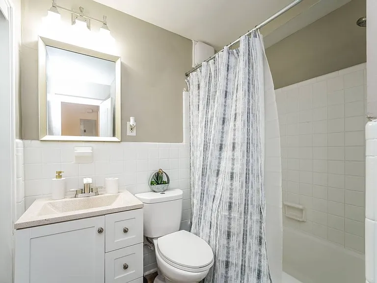 Maple Place Apartments — Photo 24