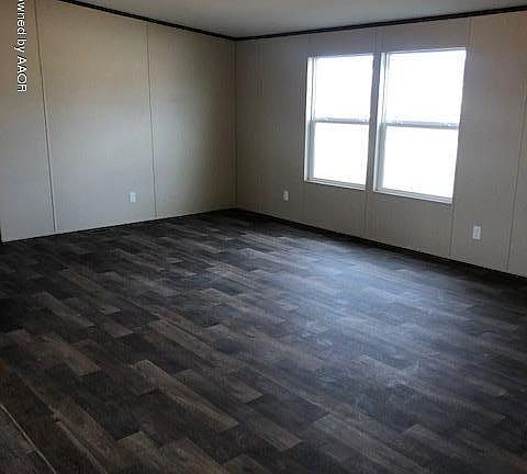 3rd image of 556 E Hastings Ave
