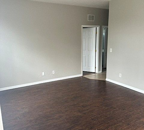 3rd image of 124 Pine Ln