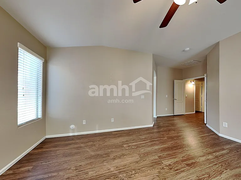 10338 W Wood St — Photo 9