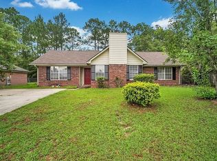 906 Willowbrook Dr, Hinesville, GA 31313