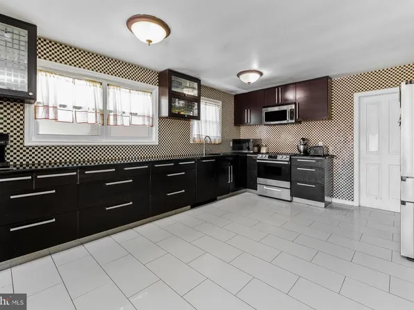 28 Forest Hill Dr, Cherry Hill, NJ 08003