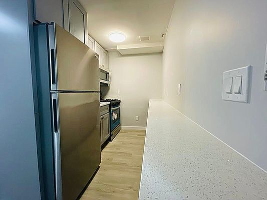 4th image of 1456 Greene Ave
