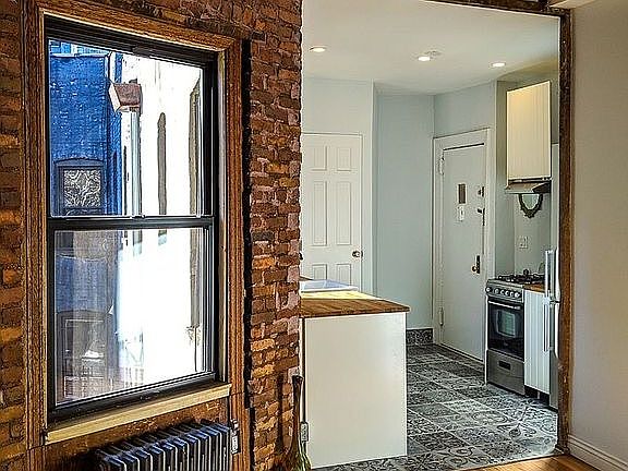 5th image of 411 W 44th St APT 31