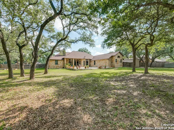 101 Diamond View Dr, La Vernia, TX 78121