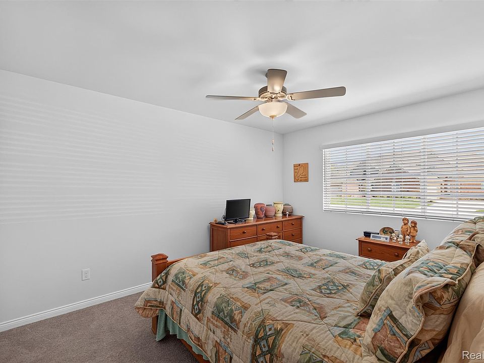 49665 Manistee Dr, photo 11