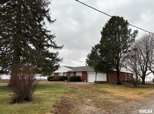 18728 Zenobia Rd, Pawnee, IL 62558