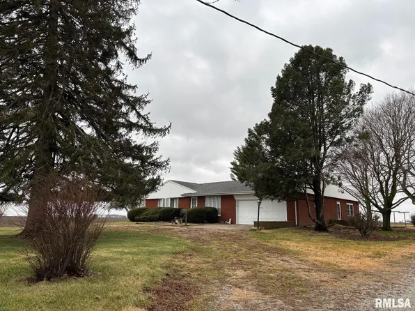 18728 Zenobia Rd, Pawnee, IL 62558