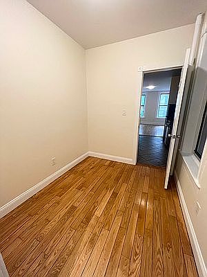 4th image of 320 E 59th St APT 2D