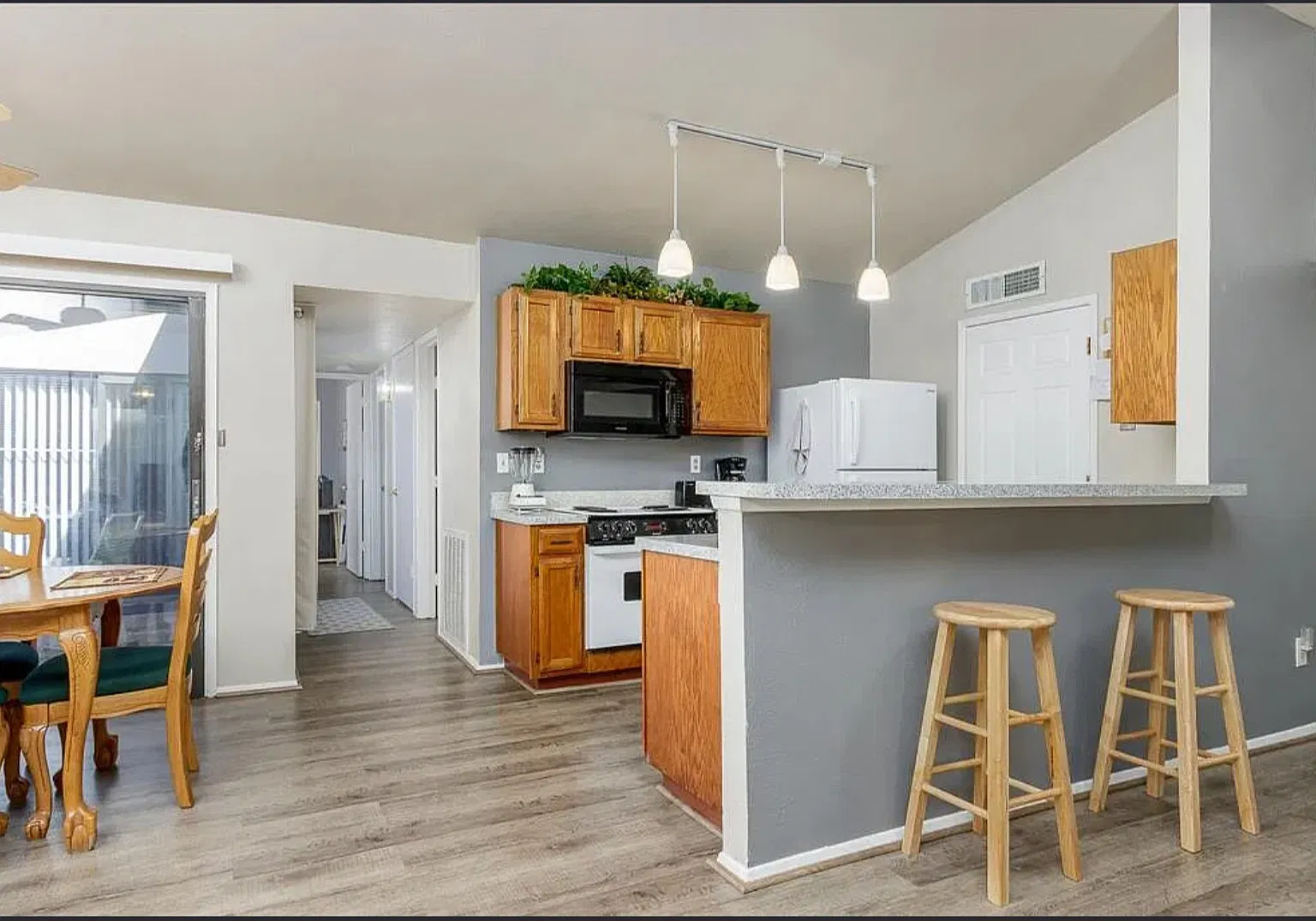 3 bed, 1282 sqft, $1,850 — Photo 4