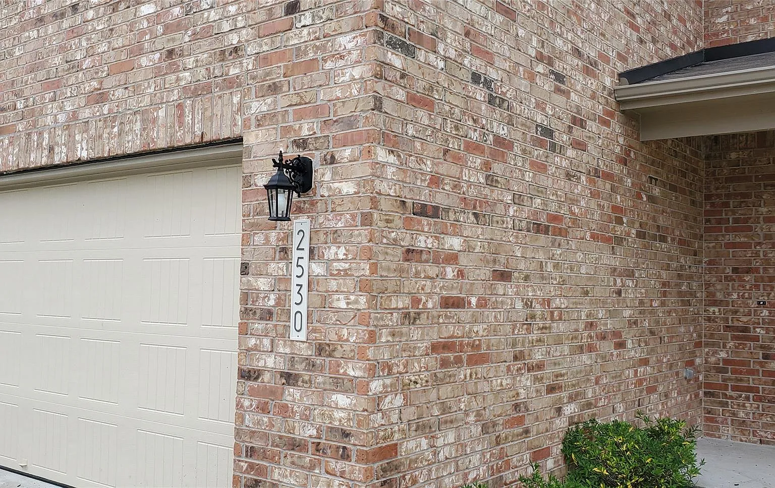 4 bed, 2.5 bath, 2158 sqft, $2,550 — Photo 2