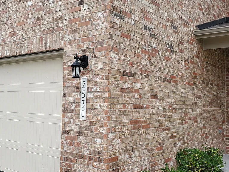 2530 Remembrance Cir — Photo 2