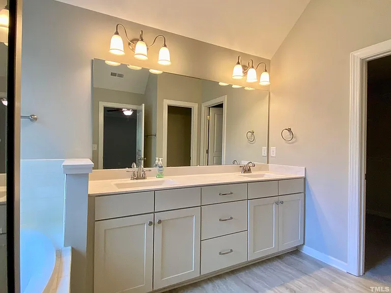 207 Lake Dr — Photo 20