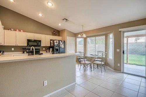 5th image of 1421 E Linda Ln