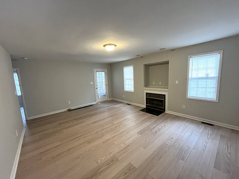 2637 Sierra Dr — Photo 8