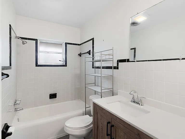 902 NE 17th Ter — Photo 20