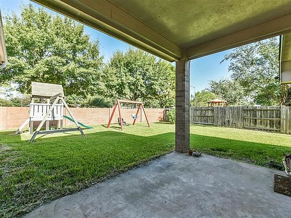 2nd image of 2318 Silver Bay Dr