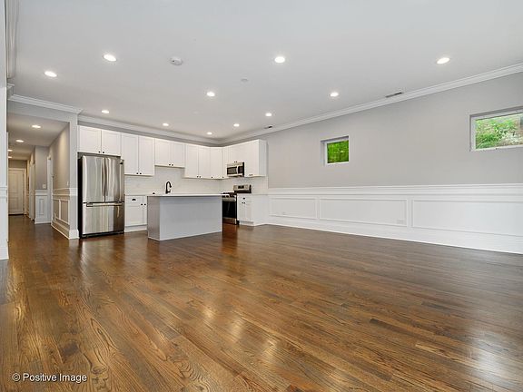 3rd image of 7314 N Claremont Ave APT 1N