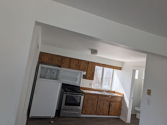 4th image of 6631 Chester Ave #1