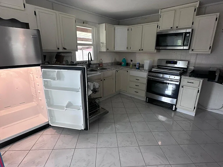2137 S Fairfield St — Photo 6